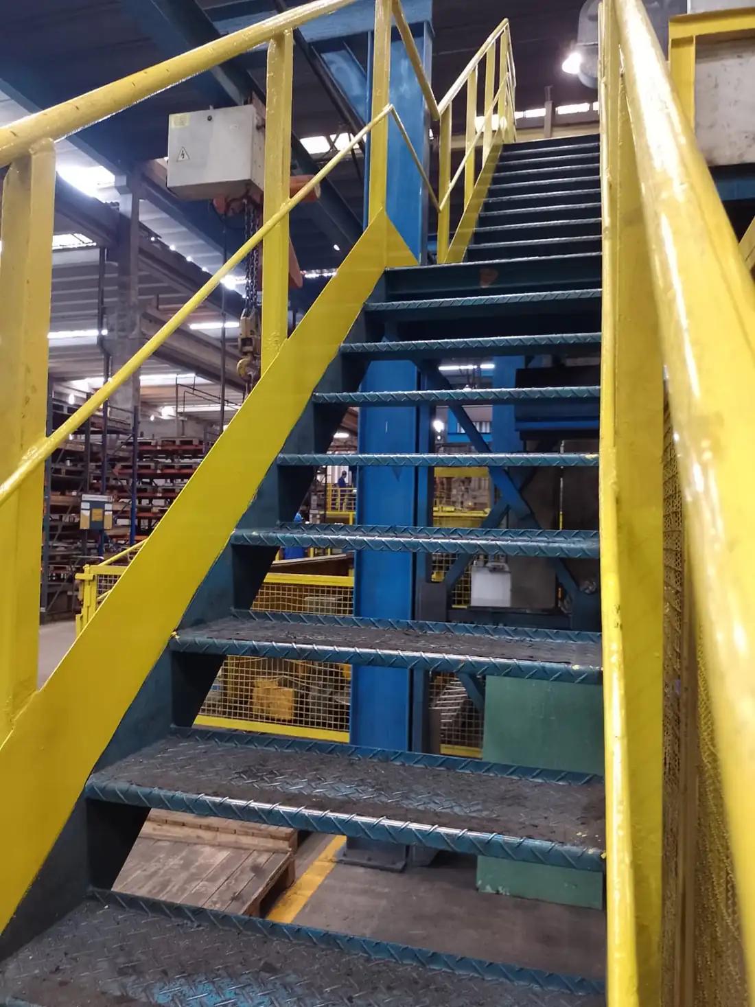Plataformas, escadas e acessos NR-12 — registro 1 do portfólio DRS